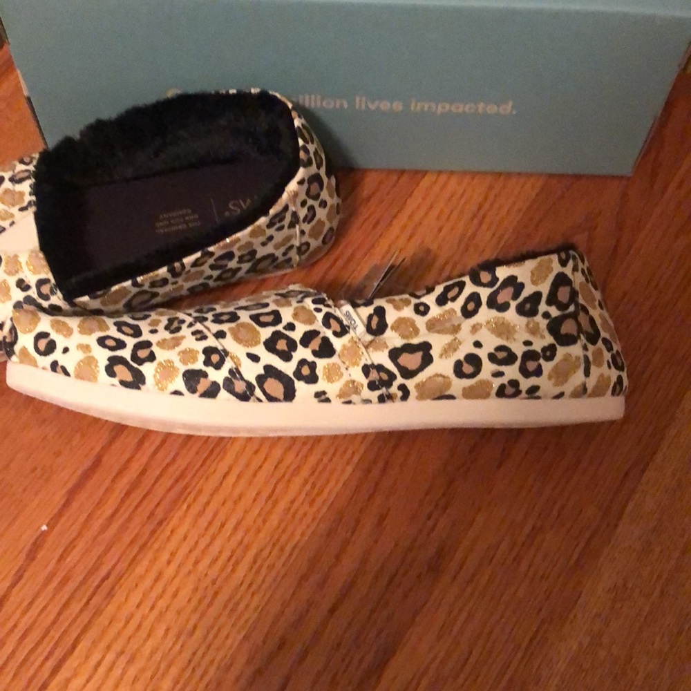 NWT Toms 9.5 cheetah shoes - Picture 2 of 4